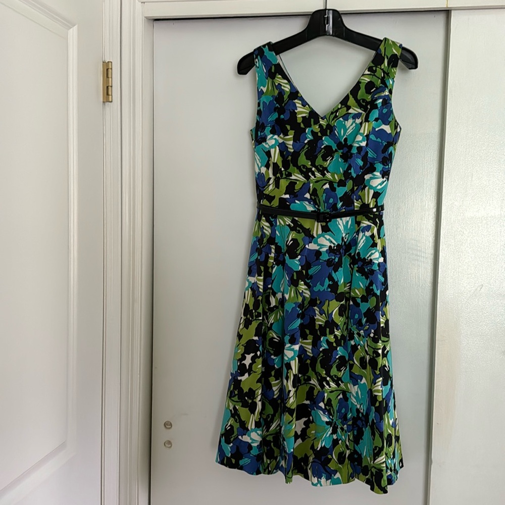 David Meister dress with matching belt; pockets. Cotton/spandex; acetate lining